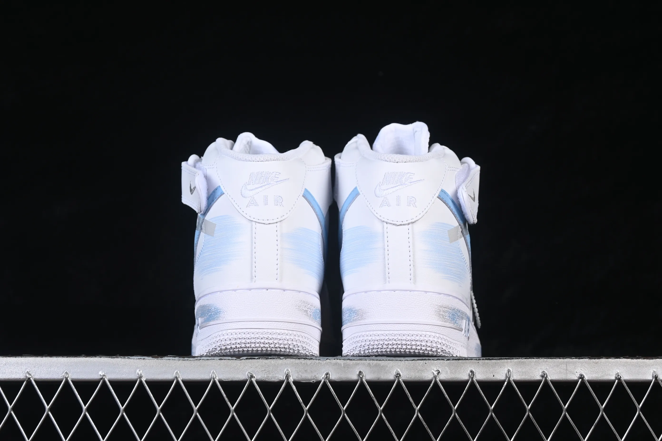 All categories Nk Air Force 1 Air Force series Nk Air Force 1 Mid Air Force mid-top Nike Air Force 1'07 Mid broken hook inkjet Air Force 1 mid-top casual sneakers ZH0316-124
